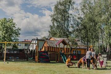 Фото номера Дом с 2 спальнями Дома для отпуска Pinetree Inn г. Елгава 13