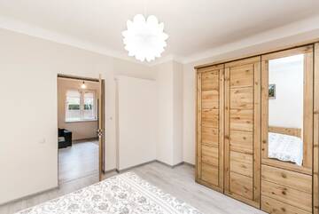 Фото номера Дом с 2 спальнями Дома для отпуска Pinetree Inn г. Елгава 10